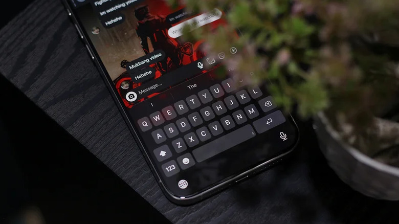 Клавиатура iOS 26 в приложении