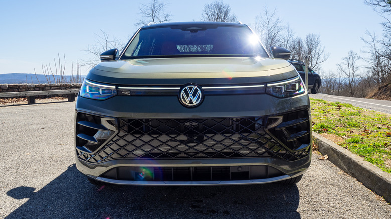 Передний зажим Volkswagen Tiguan SEL R-Line Turbo 2026 года выпуска