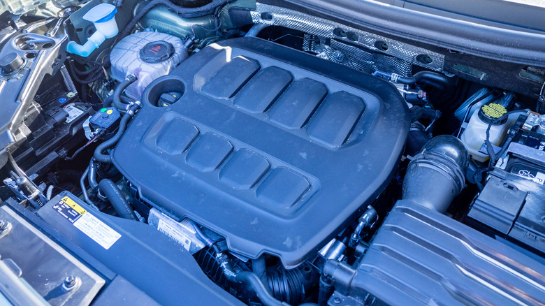 Volkswagen Tiguan SEL R-Line Turbo моторный отсек 2026 года