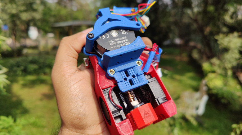 Детали инженерного класса, напечатанные на нити ASA.