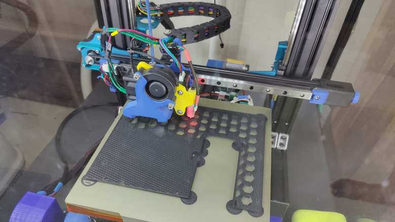 Нить ABS для 3D-печати, напечатанная в нагреваемой камере