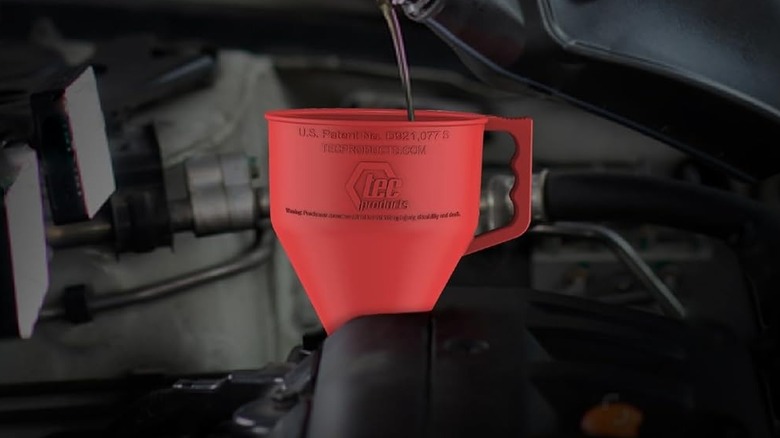 красная гибкая воронка