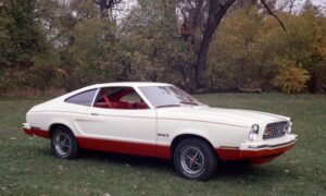 5 «плохих» автомобилей, которые мы до сих пор не можем не любить