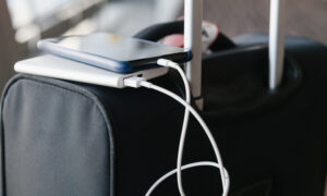 Эта страна официально запрещает использование портативных аккумуляторов на рейсах