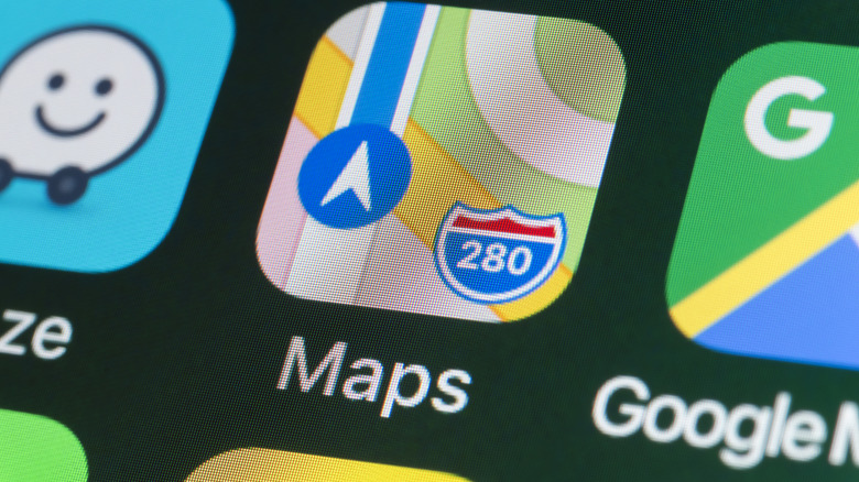 Значки для Waze, Apple Maps и Google Maps на главном экране iPhone
