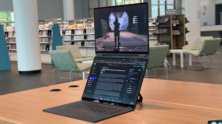 Asus ROG Zephyrus Duo на столе