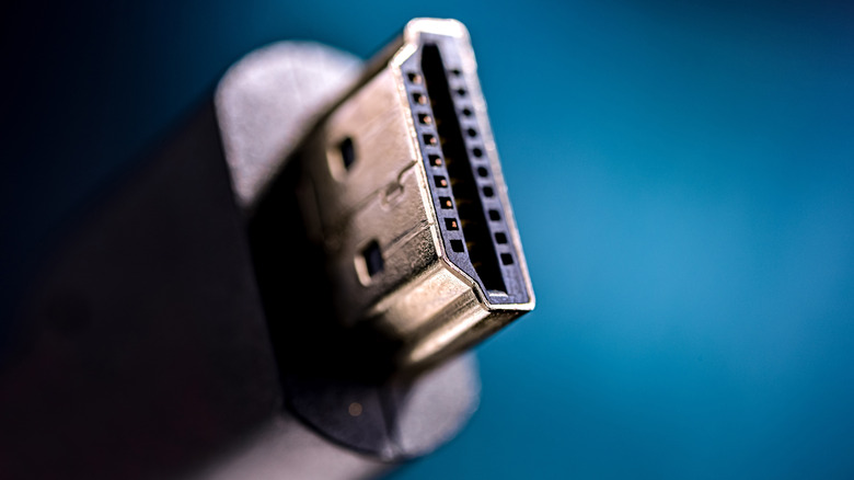 Крупный план кабеля HDMI.