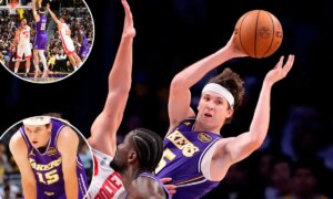 Остин Ривз борется с трудностями, поскольку Лейкерс рискуют историческим провалом в серии 3-0