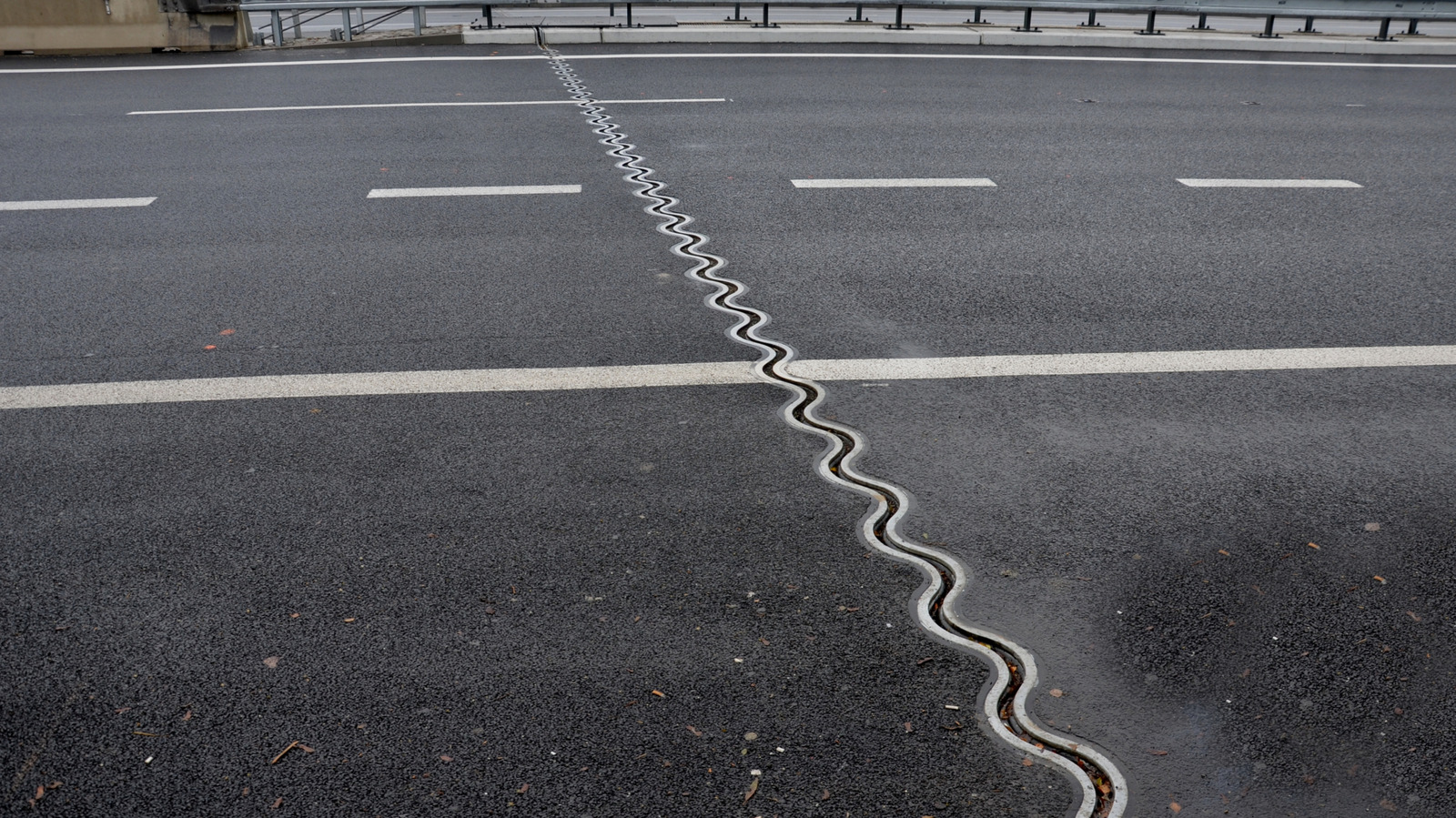 Те пропасти, которые вы проезжаете по автодорожным мостам, служат определенной цели