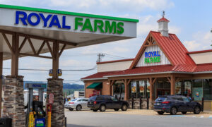 Кому принадлежат заправочные станции Royal Farms?