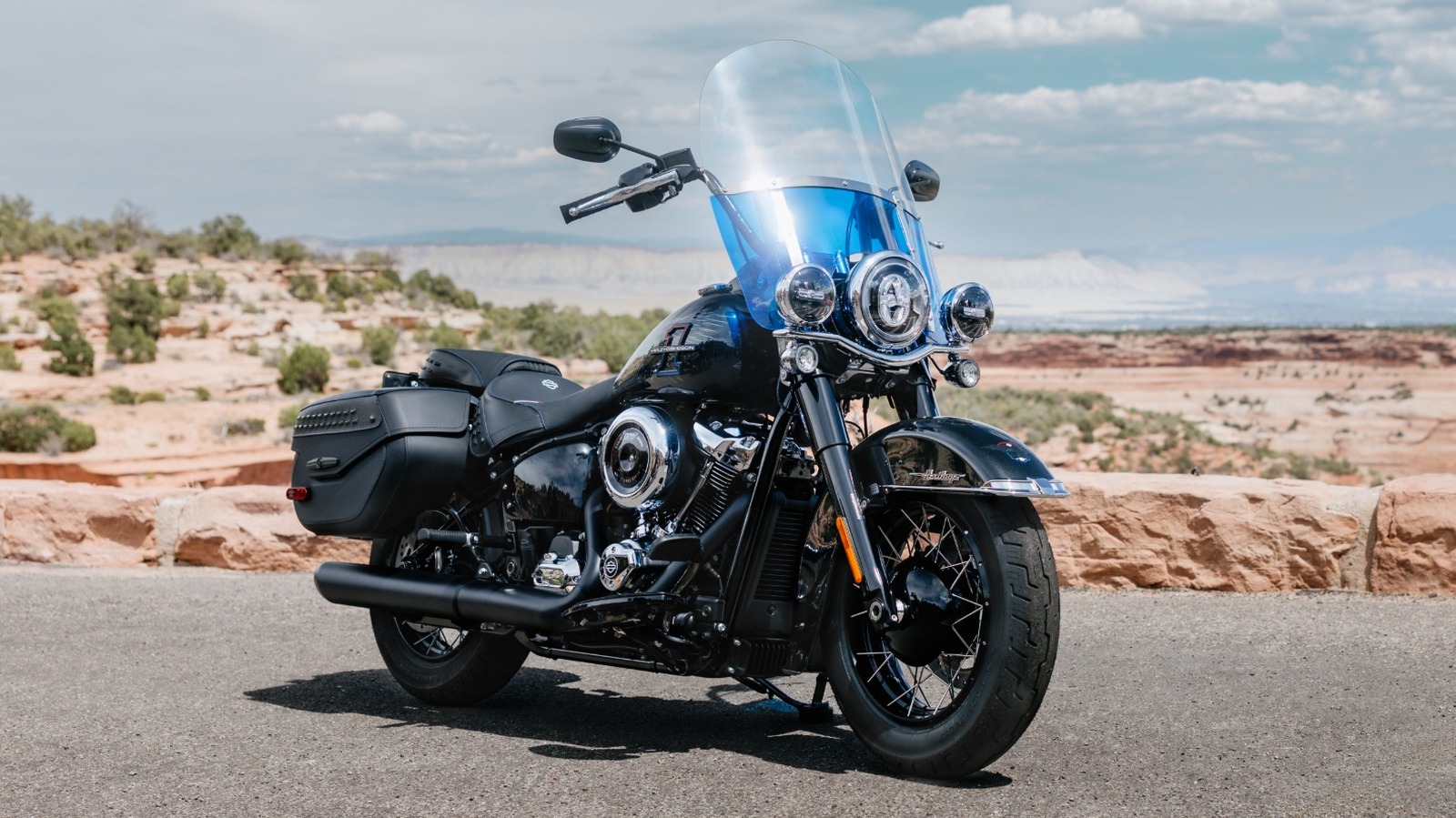 Какую марку шин Harley-Davidson использует в качестве OEM на большинстве своих мотоциклов?
