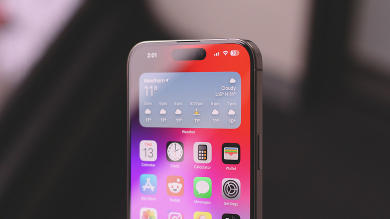 Динамический остров крупным планом на iPhone