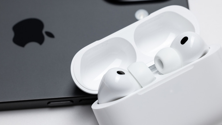 AirPods Pro 3 и iPhone 17