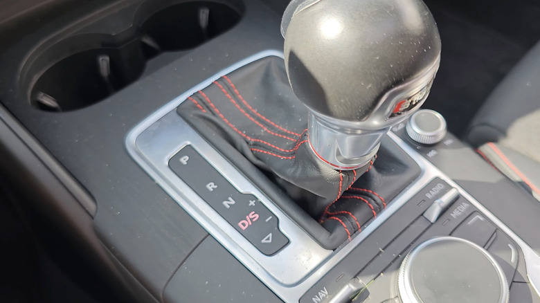 Режим D/S на Audi A6 2020 г.