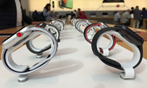 Почему только некоторые часы Apple Watch имеют красное кольцо на цифровой заводной головке