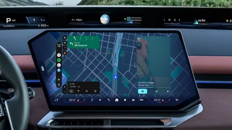 Android Auto на необычном дисплее