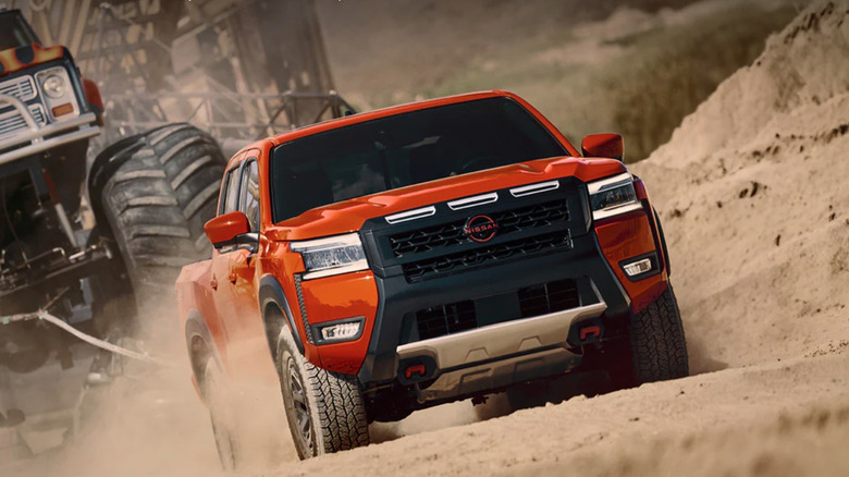 Nissan Frontier тянет за собой монстр-трак