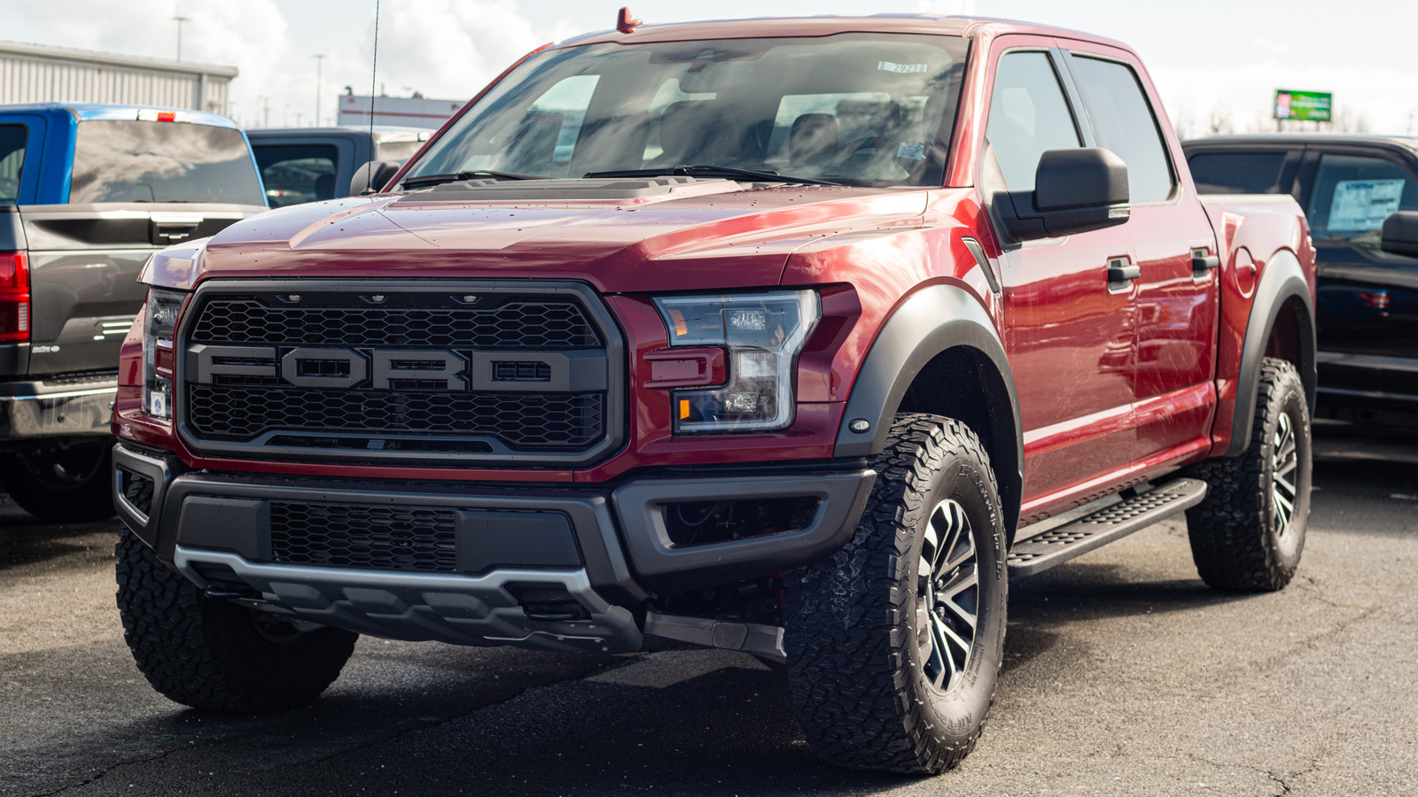 Ford F-150 или GMC Sierra 1500: какой грузовик обесценивается быстрее?
