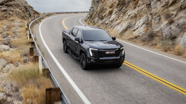 GMC Sierra EV на извилистом горном перевале