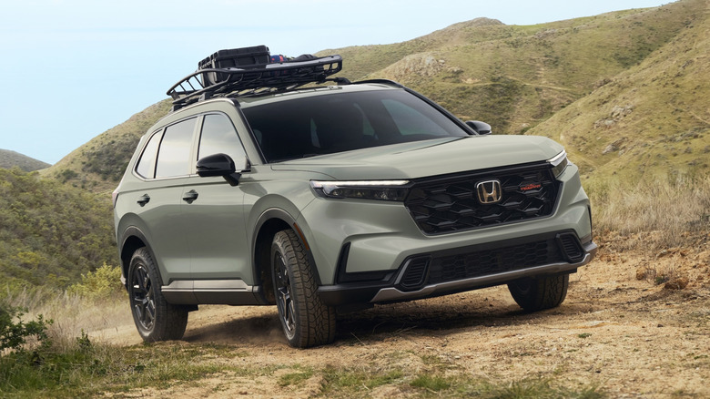зеленый Honda CR-V TrailSport бездорожье