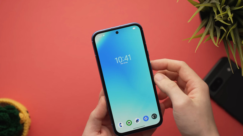 Телефон Android под управлением ОС Lineage.