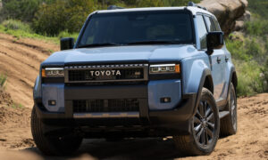 Toyota Land Cruiser против Land Rover Defender: какой внедорожник обесценивается быстрее?