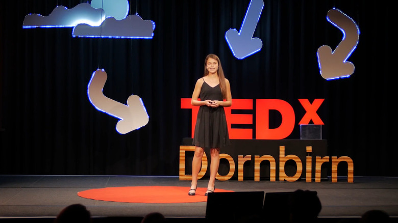 Ханна Хербст выступает на TEDx с докладом о робототехнике