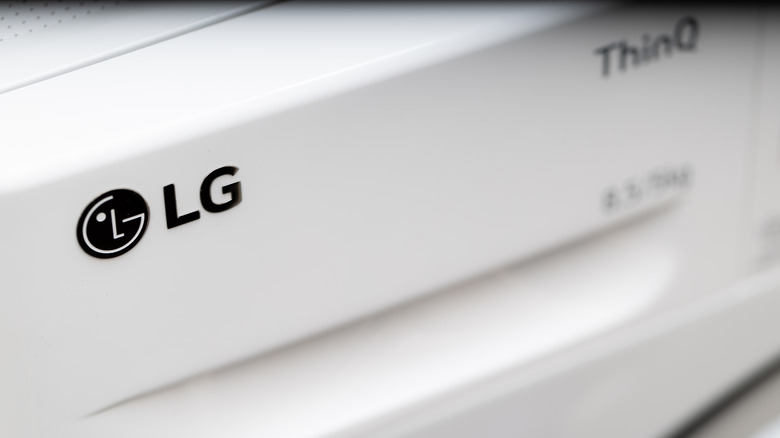 Стиральную машину LG сфотографировали крупным планом