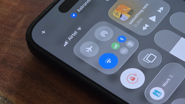 Плитка сети в Центре управления iOS 16