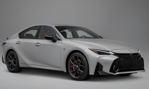Почему Lexus IS 2026 года все еще использует под капотом двигатель десятилетней давности