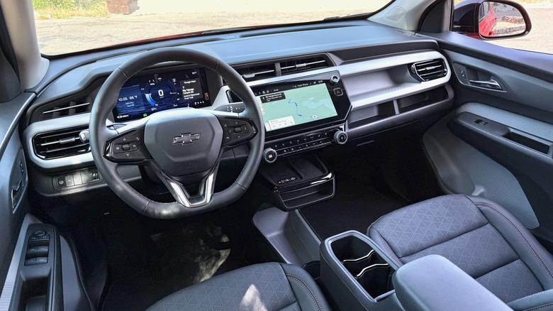 Приборная панель и рулевое колесо Chevrolet Bolt 2027 года выпуска