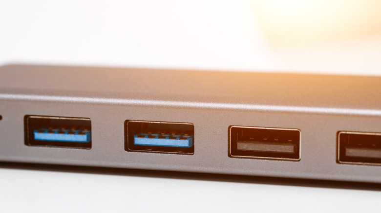 Концентратор USB-A с 4 портами USB-A; 2 синих и 2 черных