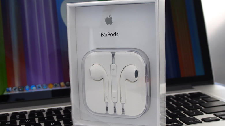 Коробка Apple EarPods на Mac