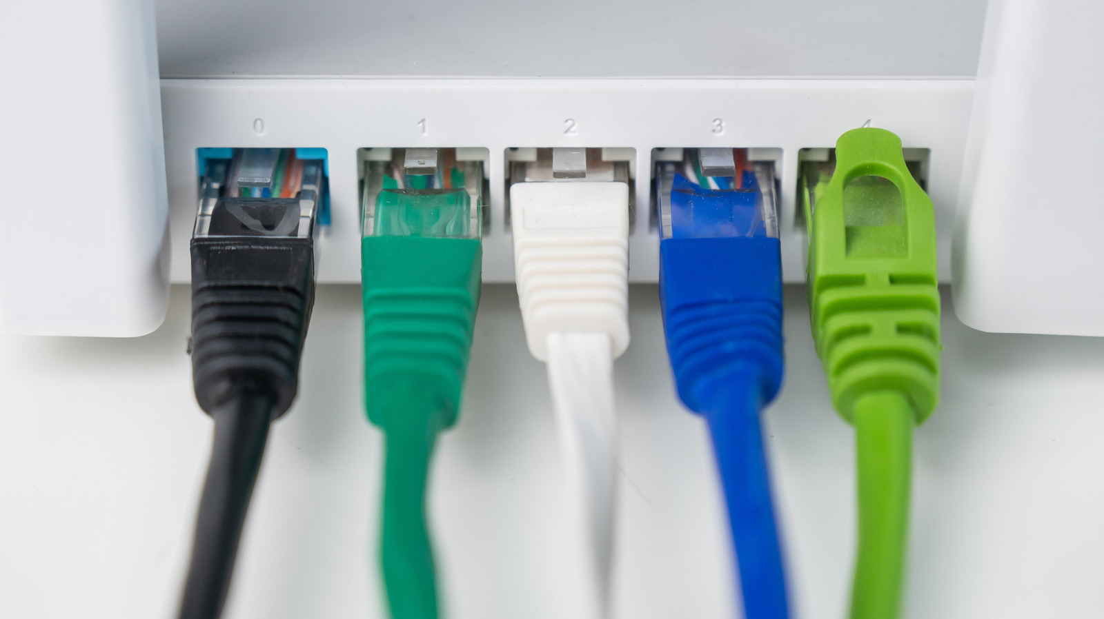 Вам нужно больше портов Ethernet на вашем маршрутизаторе? Этот недорогой гаджет может помочь