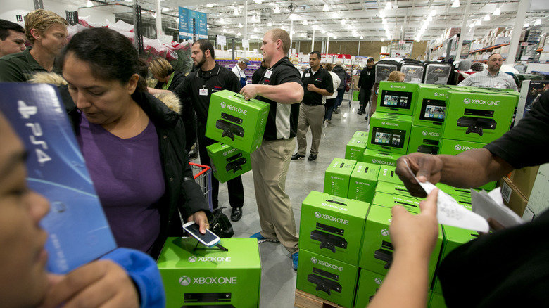 Члены Costco покупают консоли Xbox