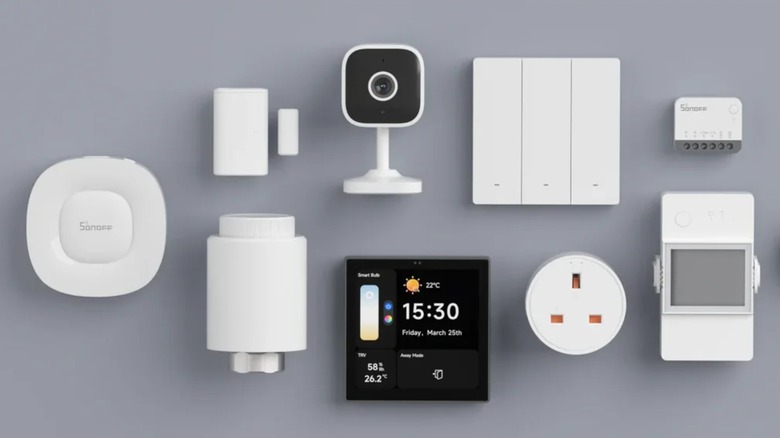 На изображении представлена ​​коллекция устройств умного дома Sonoff Zigbee 3.0.