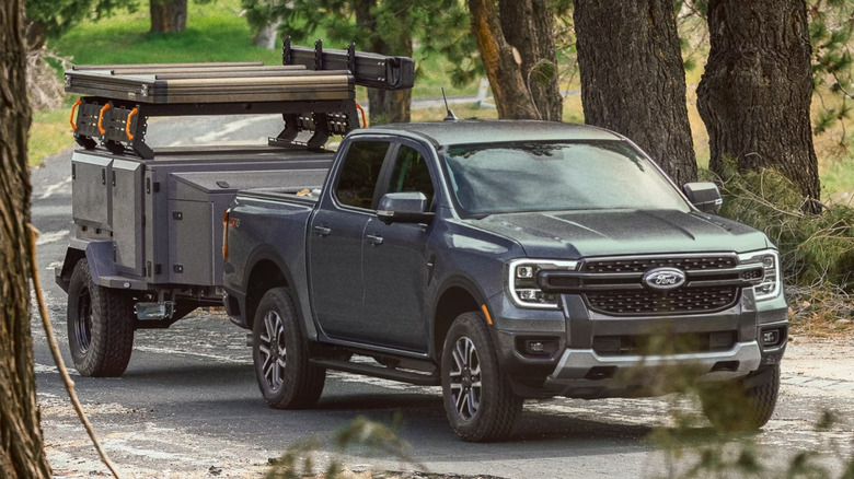 Промо-изображение буксировщика Ford Ranger 2025 года.
