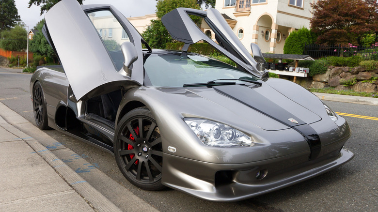 SSC Ultimate Aero TT с открытыми ножничными дверями