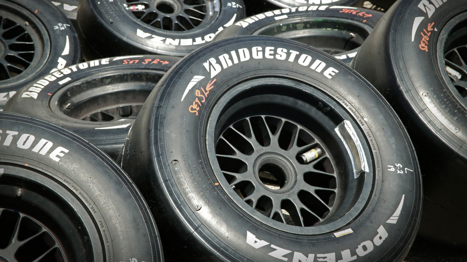 В чем разница между шинами Bridgestone и Firestone?