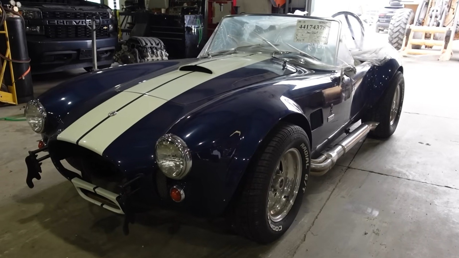 Покупатель Shelby Cobra быстро понимает, почему затопленные автомобили продаются так дешево