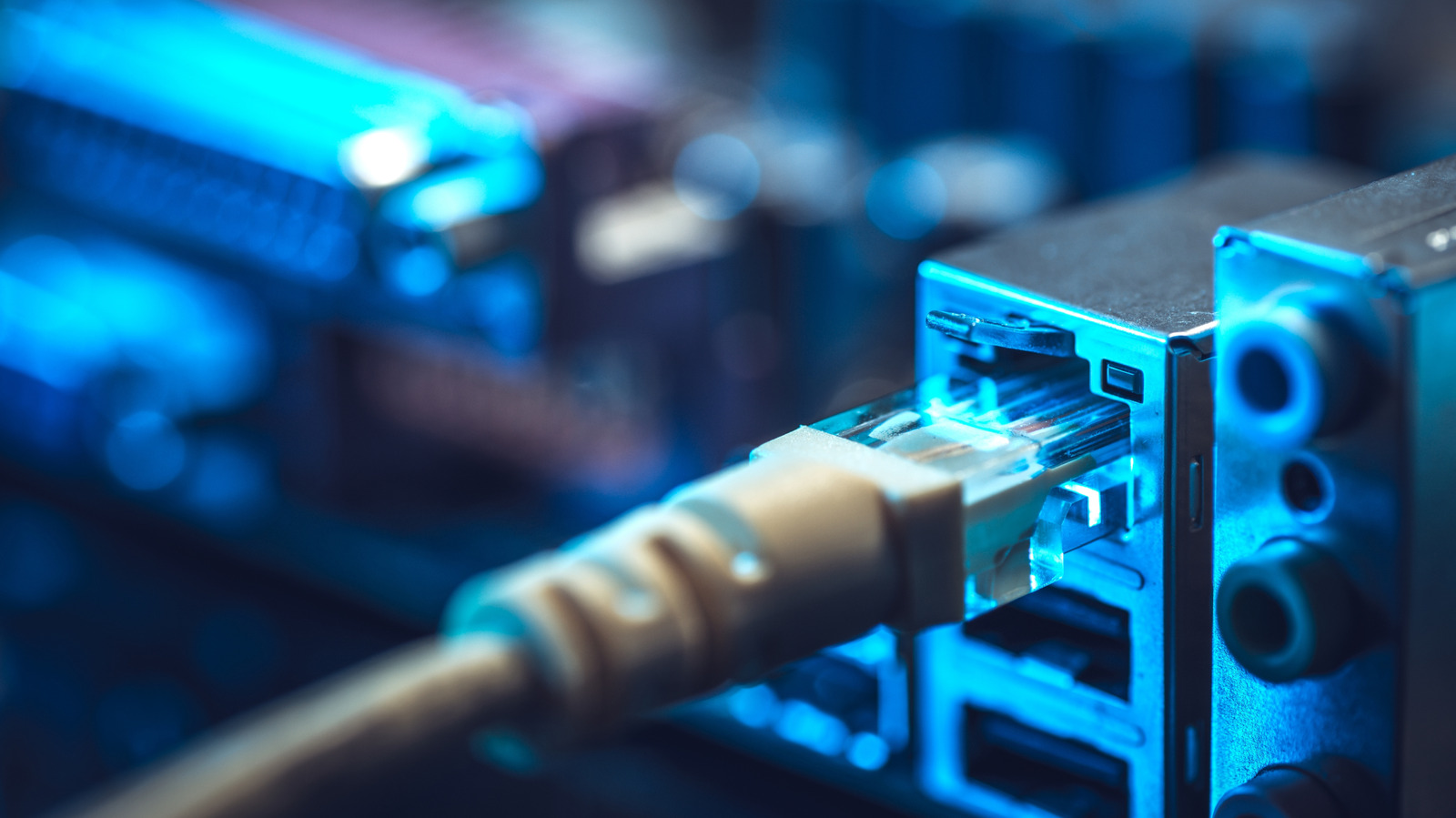 5 устройств, которые, вероятно, следует всегда подключать к порту Ethernet