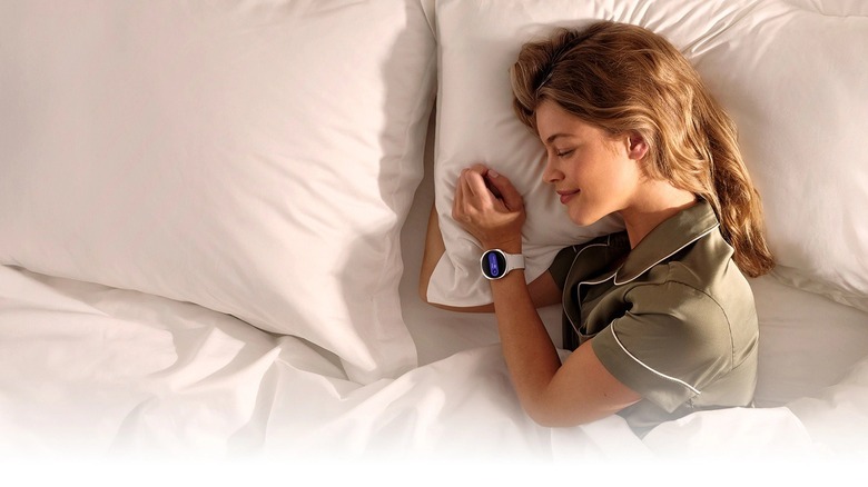 Человек, спящий в часах Samsung Galaxy Watch