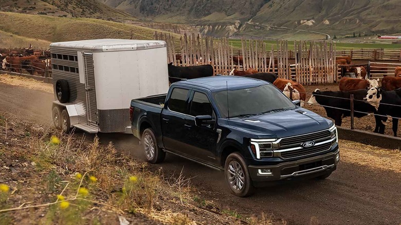 Ford F-150 2026 года с прицепом