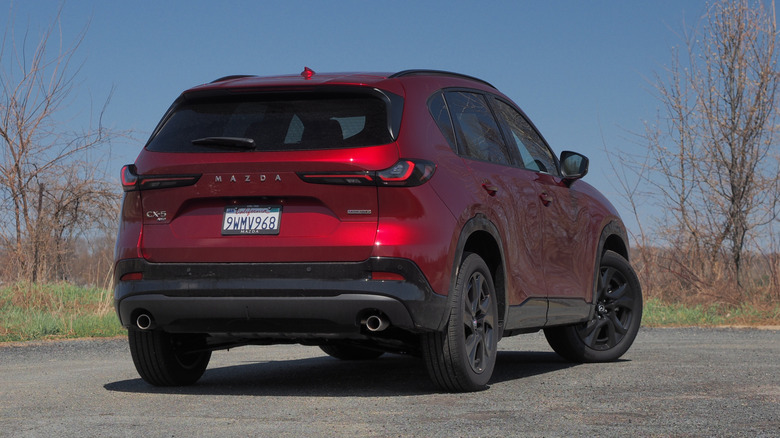 Mazda CX-5 2026 года, вид сзади в 3/4