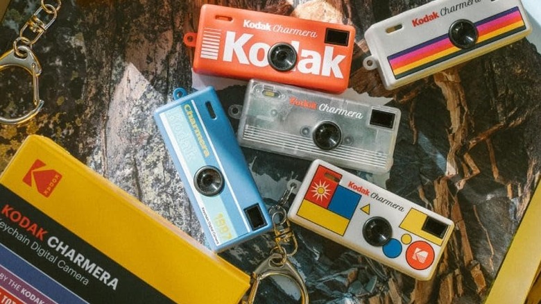 Выложены различные версии цифровой камеры-брелка Kodak Charmera.