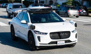 Четвертого июля тупик убил высокотехнологичные беспилотные автомобили Waymo
