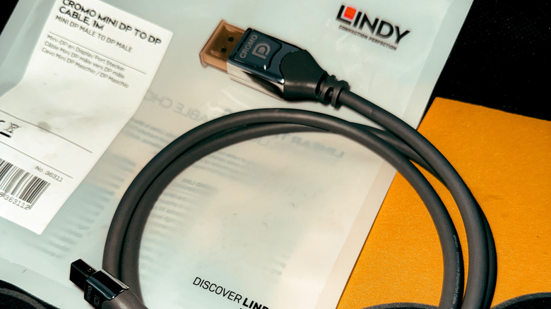 Кабель Mini DisplayPort — DisplayPort в упаковке