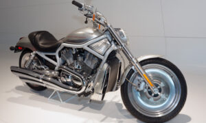 В чем разница между Harley-Davidson Evolution и Revolution Big Twin Engine?