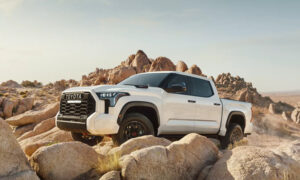 Ram 1500 против Toyota Tundra: какой грузовик предлагает больше в своей ценовой категории?