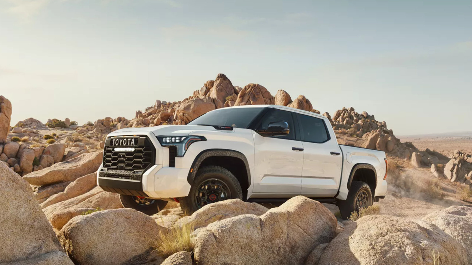 Ram 1500 против Toyota Tundra: какой грузовик предлагает больше в своей ценовой категории?